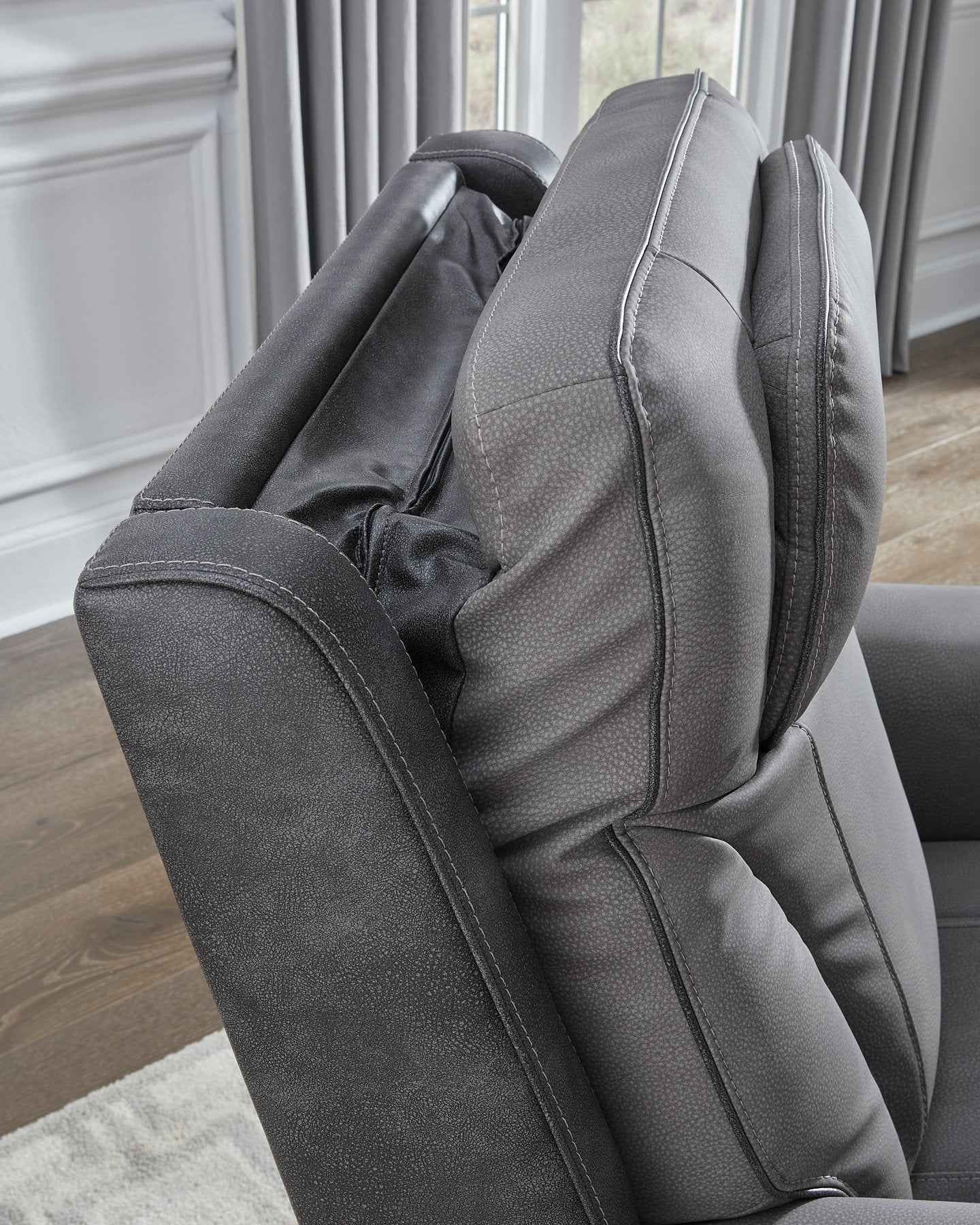 4Z-Peaceful Pause Power Lift Recliner