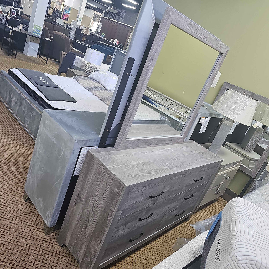 dresser / mirror