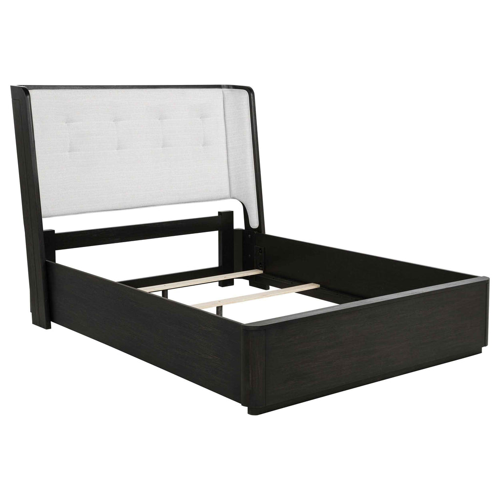Leandro Wingback Bed