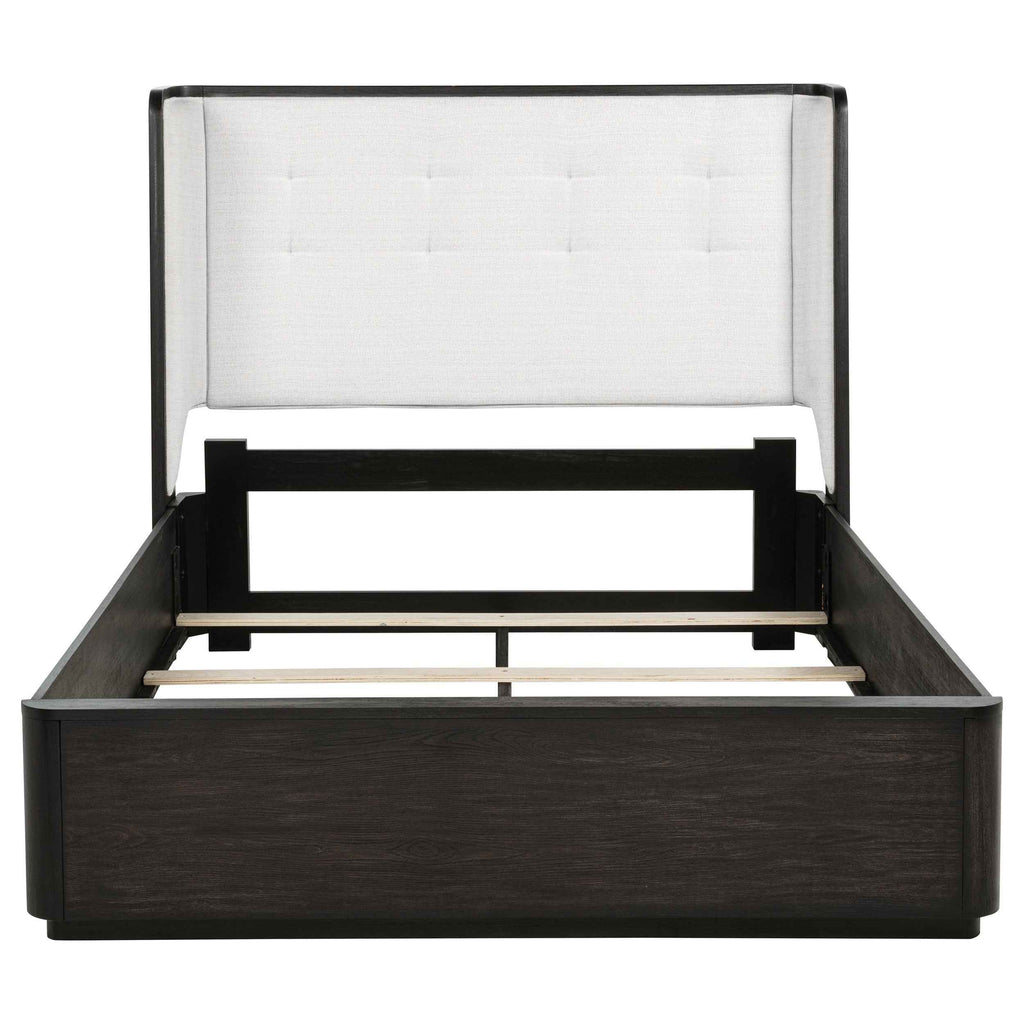 Leandro Wingback Bed