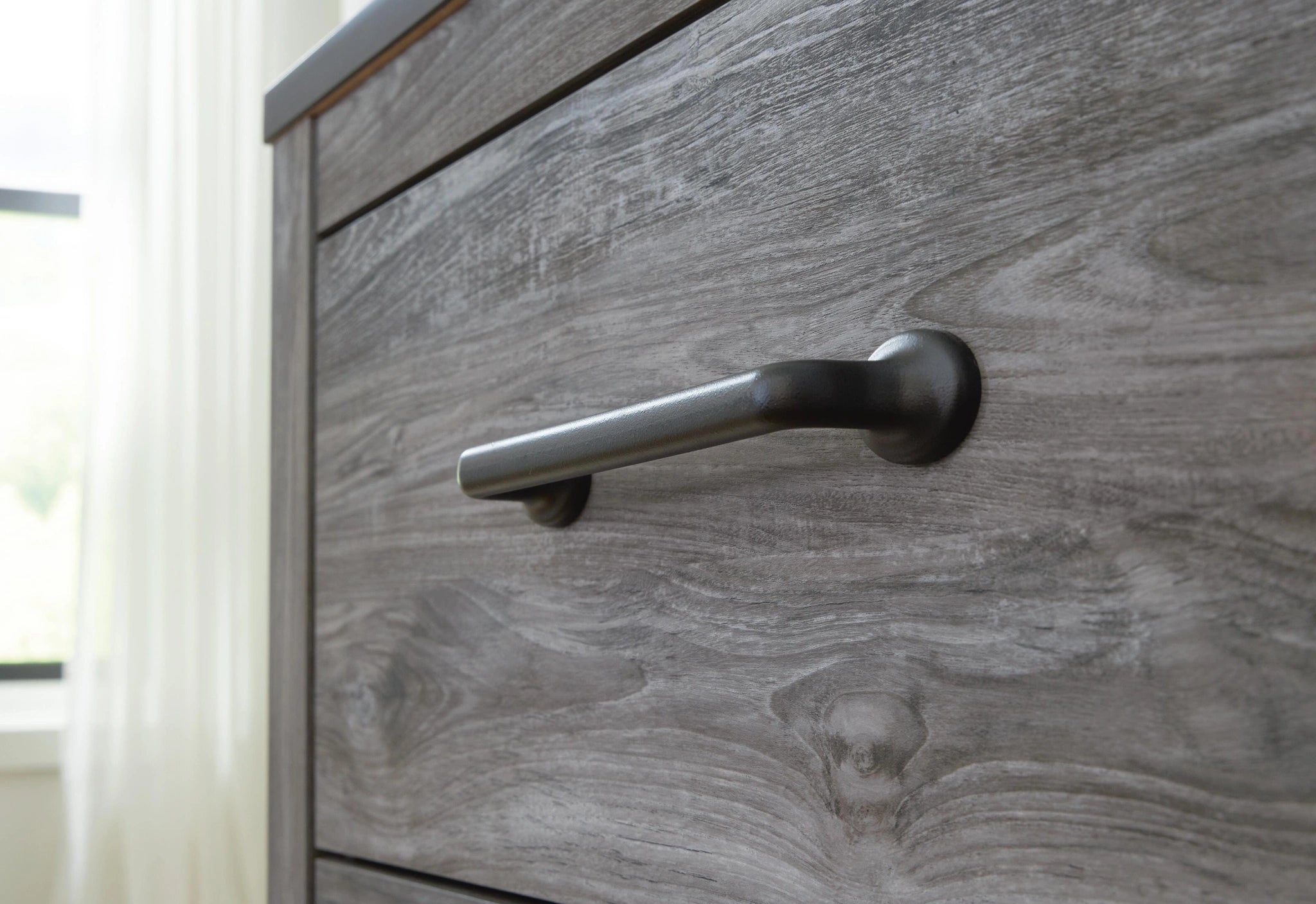 Bronyan Chest of Drawers
