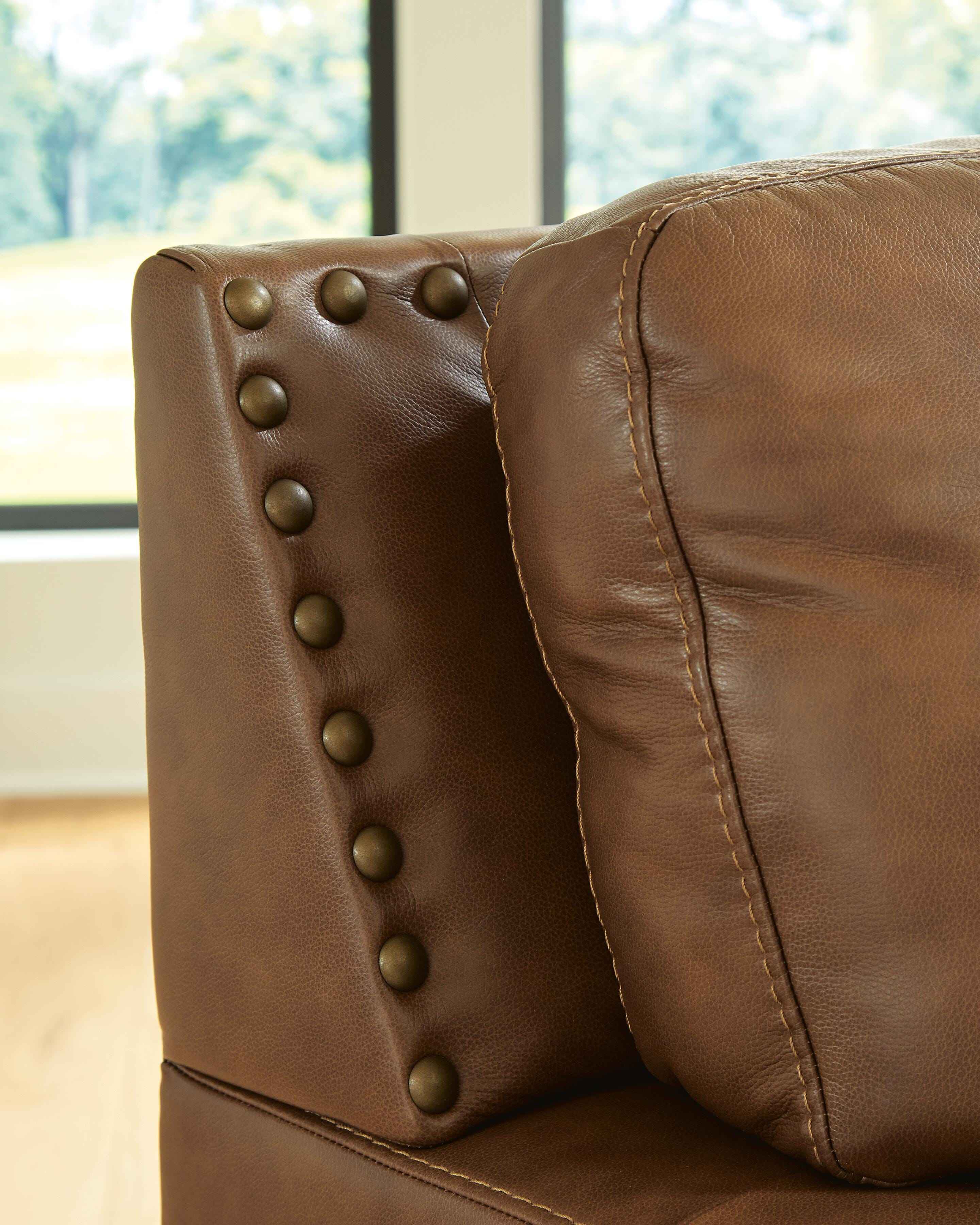 Saonara Living Room Set
