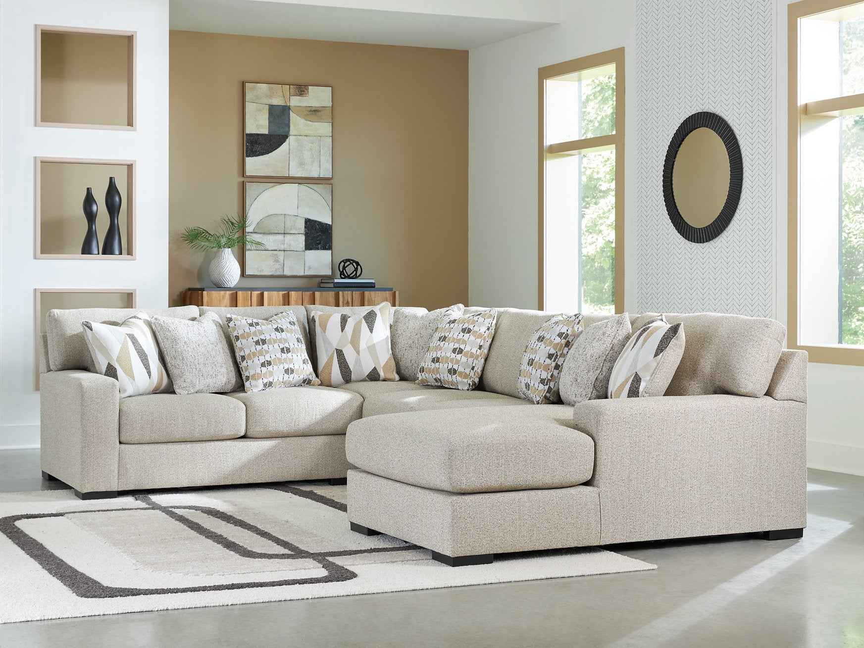 Laurelgrove Sectional with Chaise