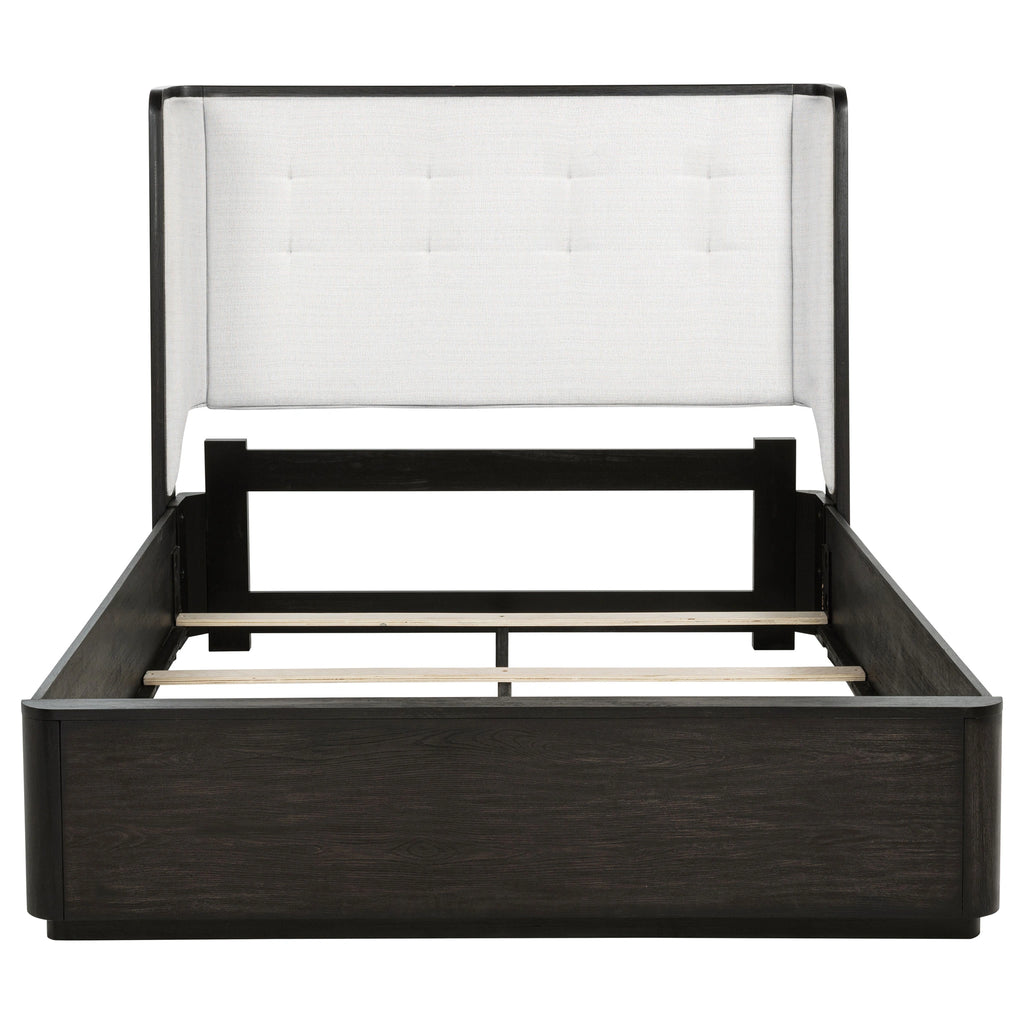 Leandro Wingback Bed