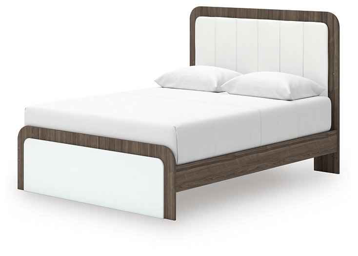 Kendanport Upholstered Bed