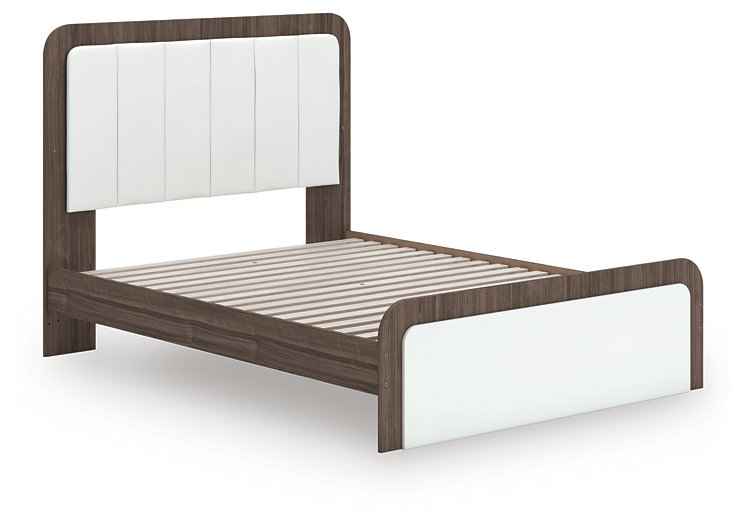 Kendanport Upholstered Bed