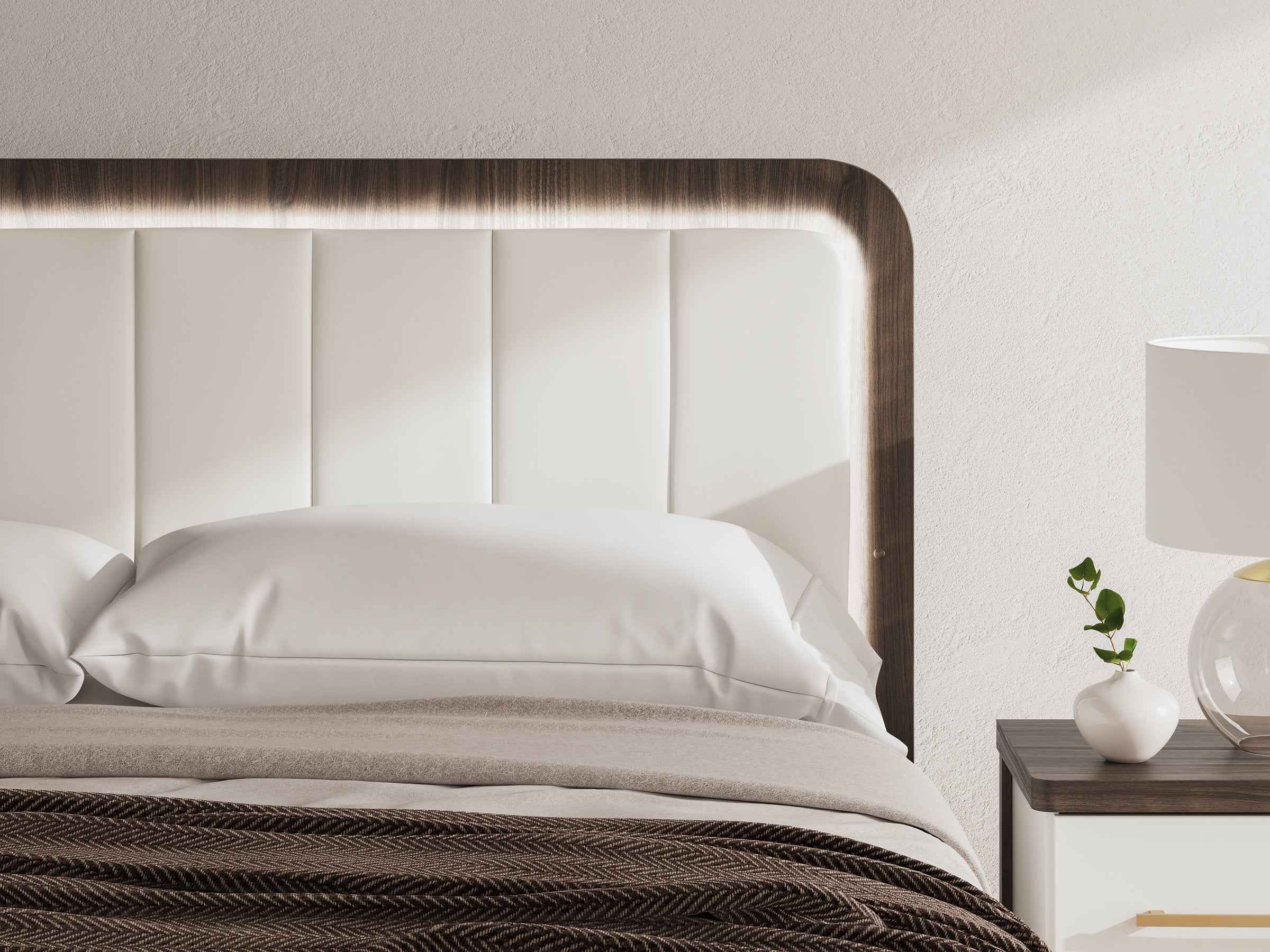 Kendanport Upholstered Bed