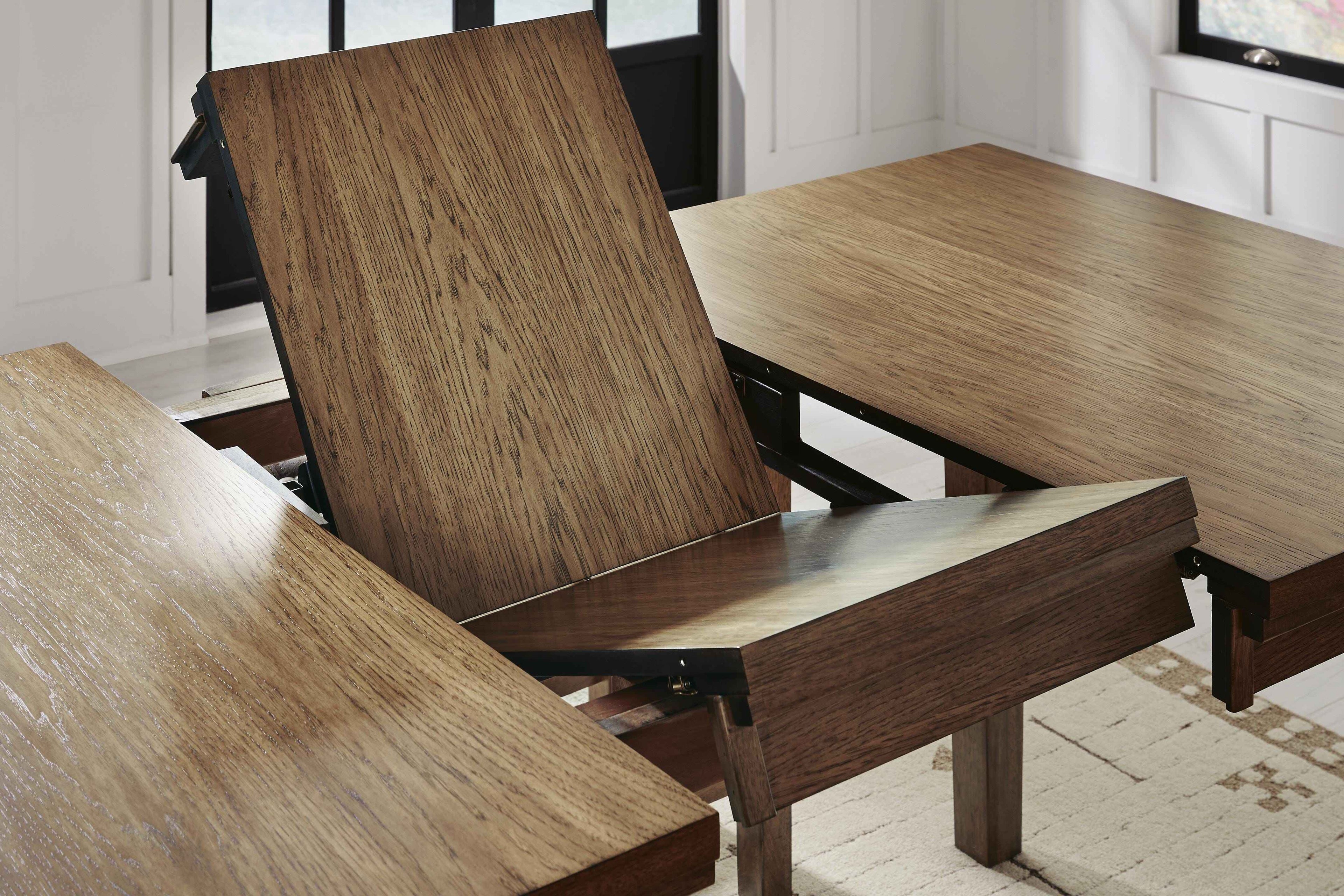 Urbinforte Dinning Room Set