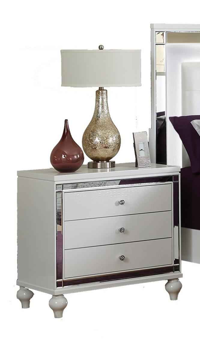 Alonza 3 Drawer Nightstand in White 1845-4