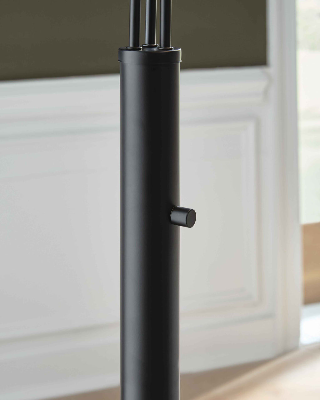 Gibbswellner Floor Lamp