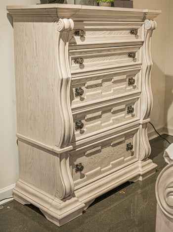 Bruchandi Chest of Drawers