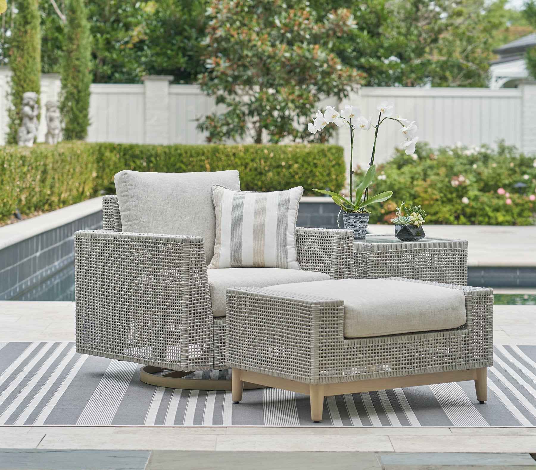 Seton Creek Outdoor Seating Set