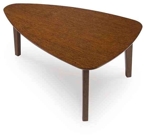 Lyncott Table (Set of 3)