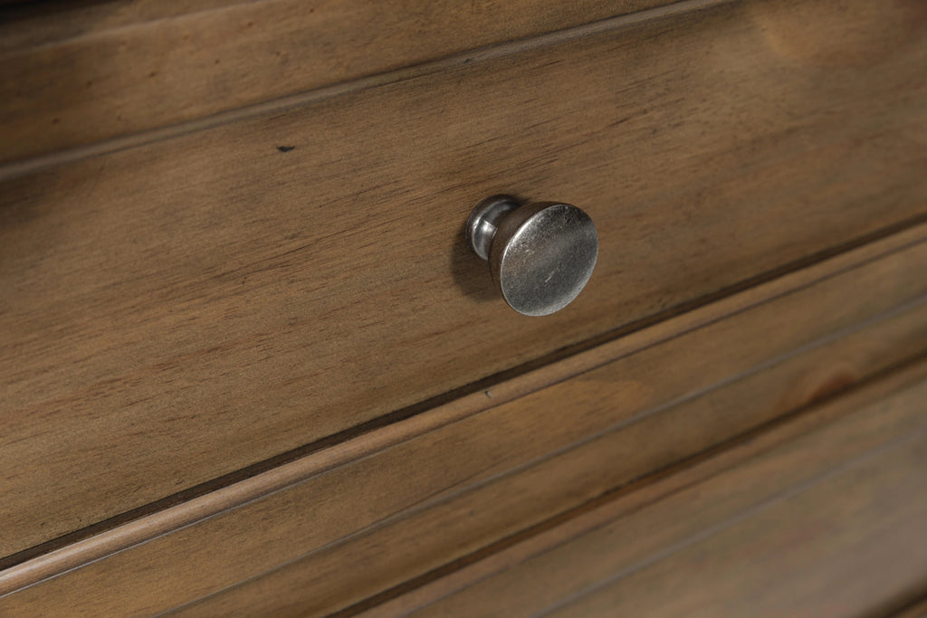 Feddinger Chest of Drawers
