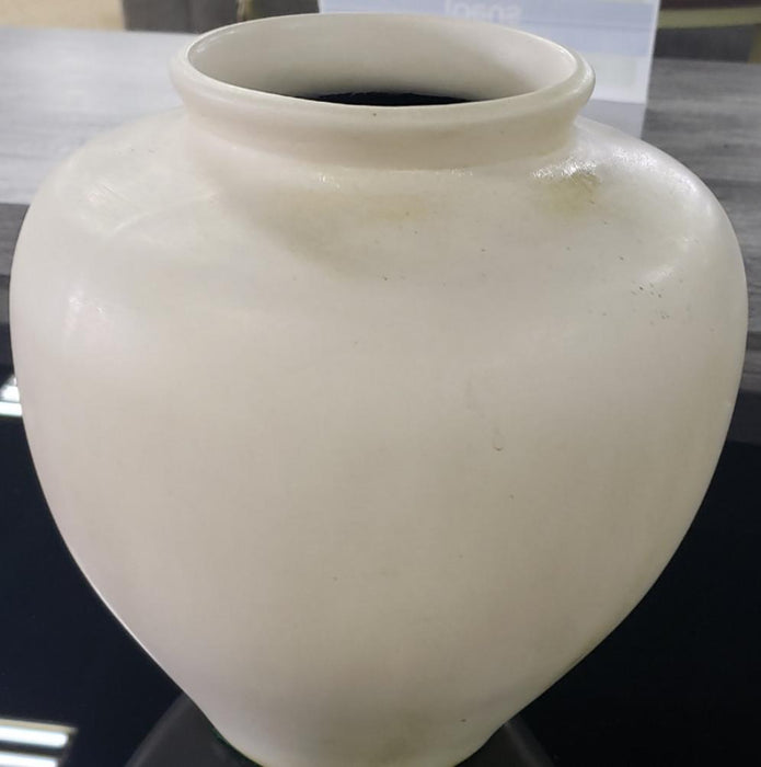 WHITE VASE