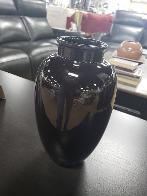 BLACK VASE