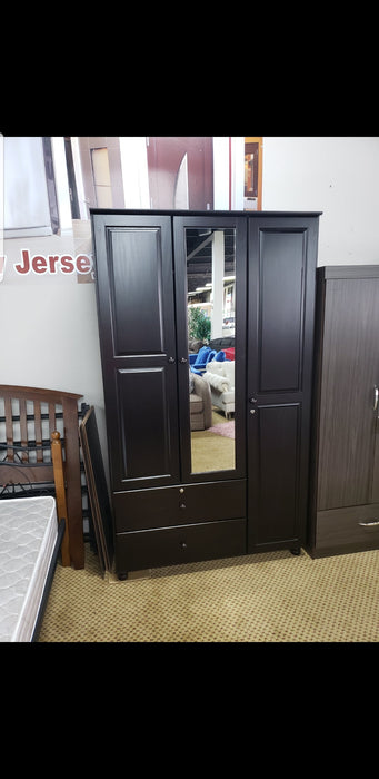 3 DOORS CLOSET  " TALL CLOSET " VIP CENTRAL