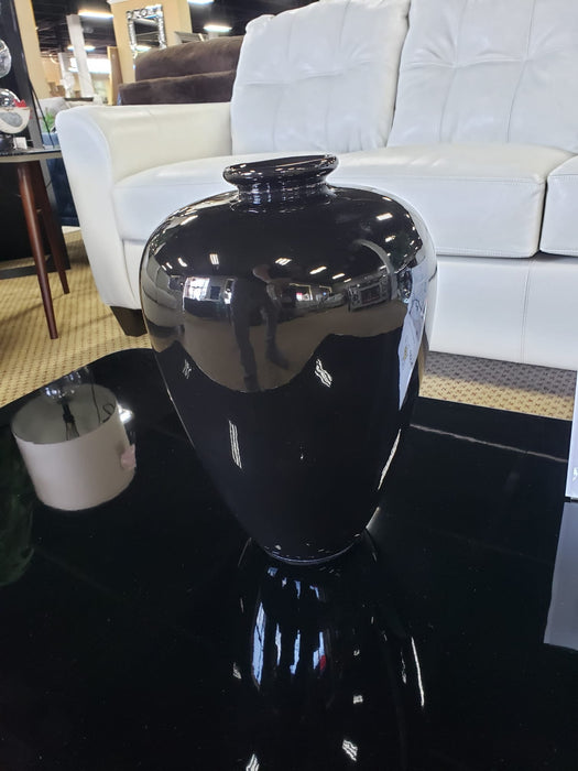 BLACK VASE