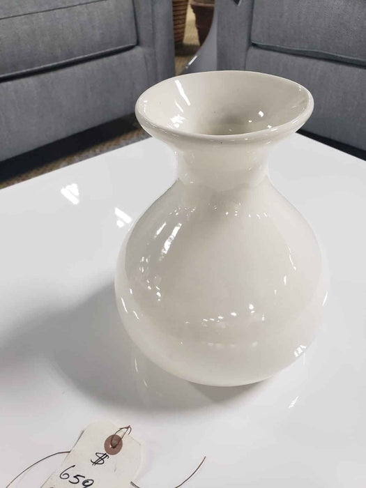 WHITE VASE